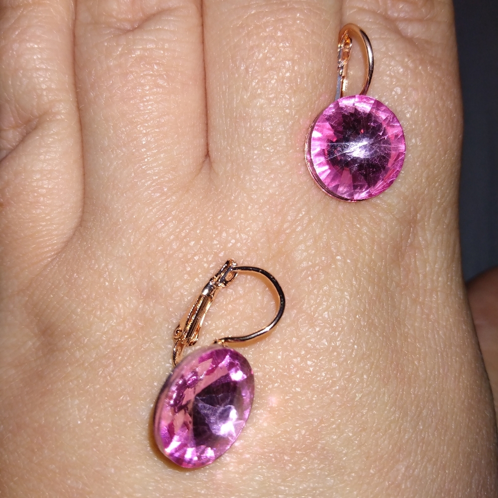 NEW! Gorgeous Round Pink Crystal Earrings - Picture 5 of 6